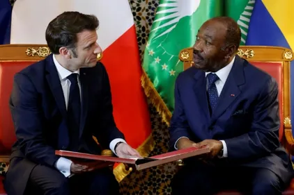 Macron participe au Gabon à un sommet sur la protection des forêts...