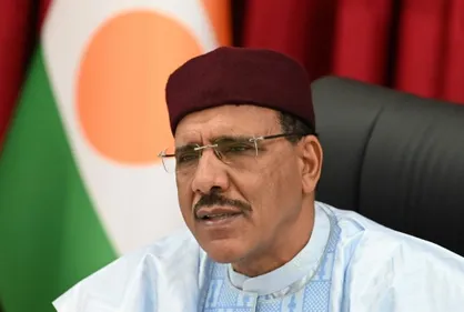 Niger: le président renversé Mohamed Bazoum est avec sa famille et...