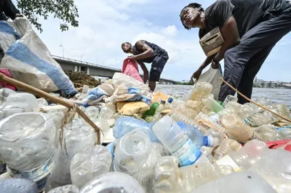 A Abidjan, des initiatives citoyennes face au fléau de la pollution...