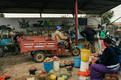 Zimbabwe: tricycles solaires pour les trajets des paysannes