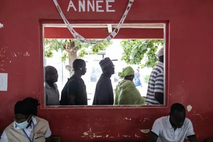 Législatives au Sénégal: le camp présidentiel revendique une...