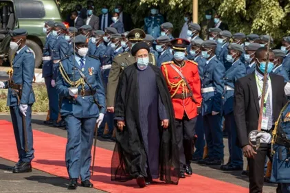 En Ouganda, le président iranien critique l'Occident qui "promeut...