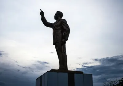 "Biens mal acquis" gabonais : une enquête dans les méandres du...