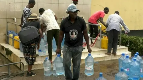 Les "voyages" vers l'eau et les dangers des forages anarchiques au...