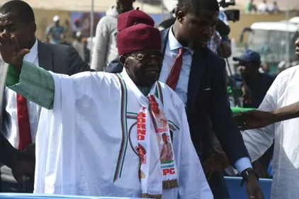 Bola Tinubu prend les rênes d'un Nigeria en pleine crise