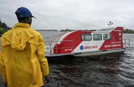 Côte d'Ivoire: un bateau-ambulance pour l'accès aux soins des...