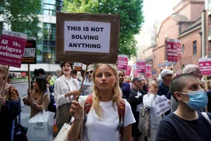 Royaume-Uni: annulation d'un vol censé expulser des migrants vers...