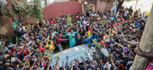 A Yaoundé, les partisans de l'opposant Kamto célèbrent la...