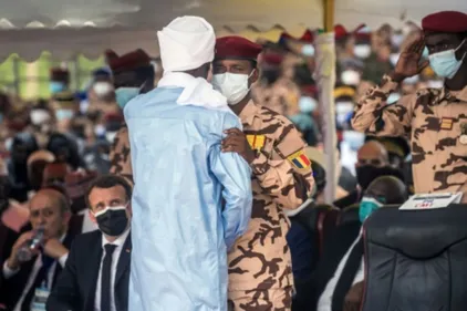 Au Tchad, dans le clan du président Déby, des tractations pour ne...