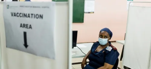 Virus: Desmond Tutu vacciné, vaccinations à grande échelle en...