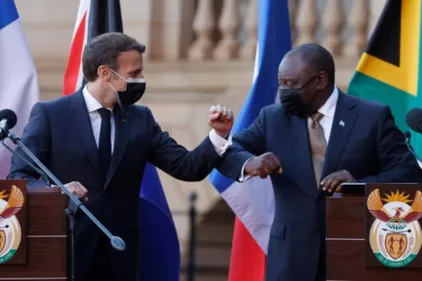 Macron en Afrique du Sud: les brevets "ne doivent en rien être un...