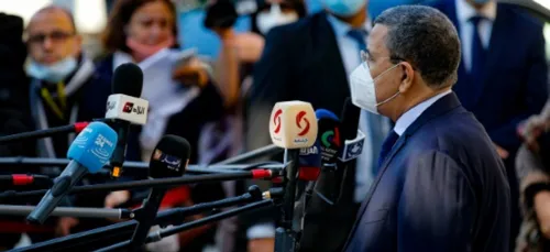 Législatives en Algérie: le Premier ministre présente la démission...