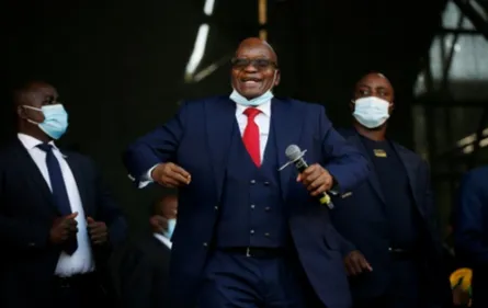 Jacob Zuma, un ancien président charismatique et clivant en Afrique...