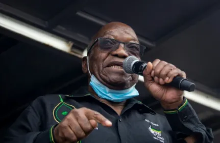 L'ex-président Zuma en prison, test pour la jeune démocratie...