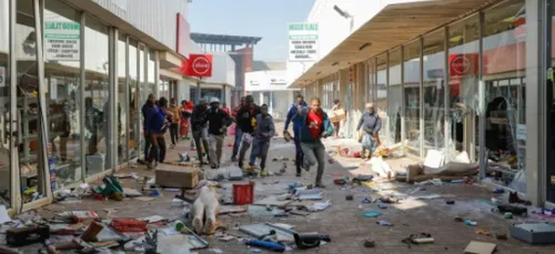 Afrique du Sud: les pillages s'étendent, l'armée déployée