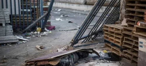 Afrique du Sud: Un mort, du carton trempé, du troc et la misère