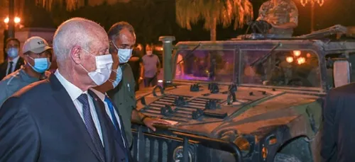 Après le coup de force du président, la Tunisie dans l'attente...