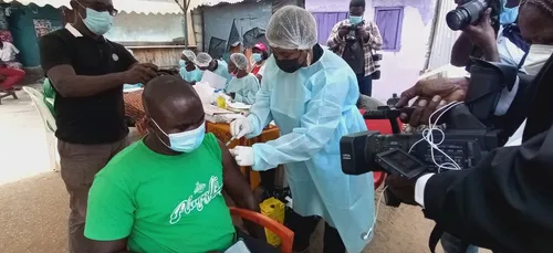 La Côte d'Ivoire intensifie la vaccination contre Ebola