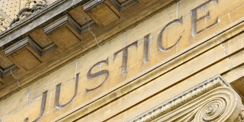 Agression d’une grand-mère et de sa petite-fille à Bordeaux :...