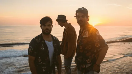 Leonie dévoile son nouveau single "Plage"