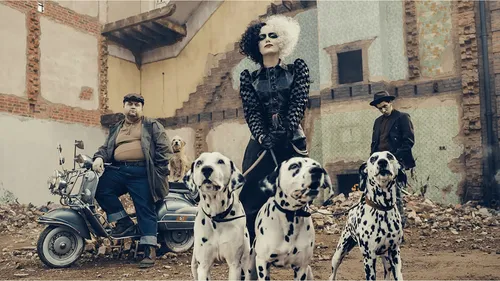 "Cruella" : une première bande-annonce avec Emma Stone !