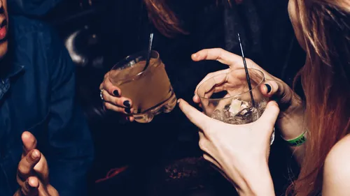 Les bars vous manquent ? Ce site recrée l'ambiance sonore pour vous !