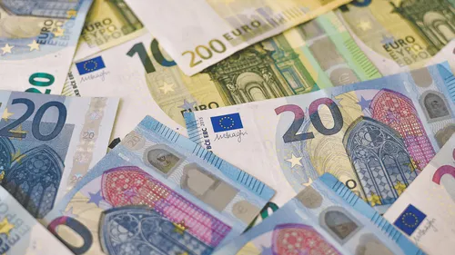 Bordeaux : à qui appartiennent les 85 000 euros trouvés dans un...