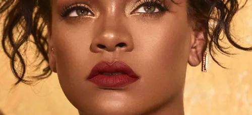 Rihanna « recommence » la création de son prochain album