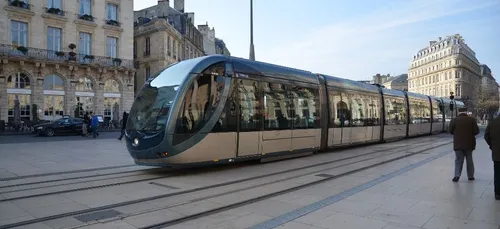 Nouvelle attaque à l'arme blanche à Bordeaux : un homme activement...