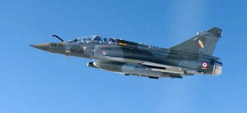 Un avion de chasse perd une bombe d'exercice en vol