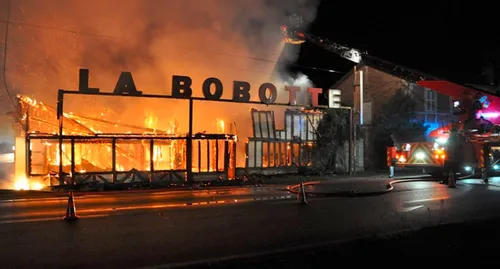 Un ancien restaurant détruit par les flammes