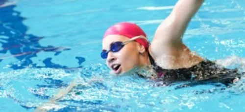 Les bonnets de bain bientôt obligatoires dans les piscines de...