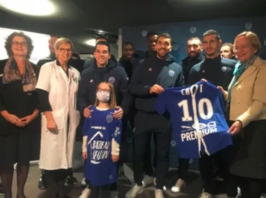 Des maillots de l’Estac transformés en blouses pour les enfants...