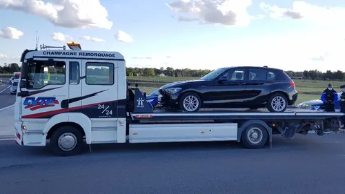 Deux jeunes automobilistes en grand excès de vitesse