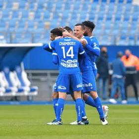 Troyes s'échappe en tête de la Ligue 2