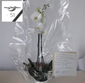 Des fleurs pour les policiers