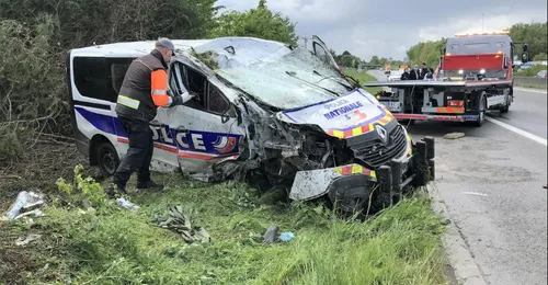 Quatre policiers blessés dans un accident