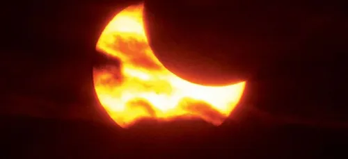 Comment observer l'éclipse solaire partielle de ce jeudi ?