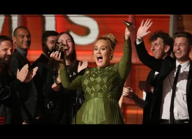 La chanteuse Adèle triomphe aux Grammy Awards en emportant cinq...