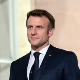 Le nouveau président de la République s'appelle... Emmanuel Macron