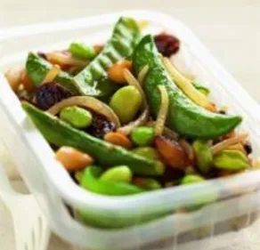 Salade chaude « à l’indienne » de légumes croquants aux fruits secs
