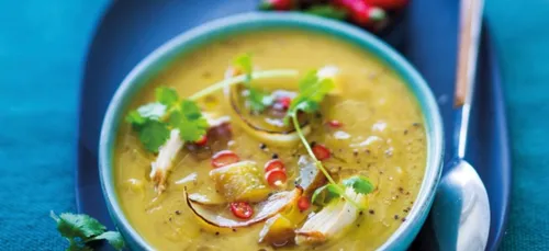 Délicieuse soupe de poulet et patate douce au curry