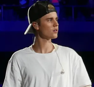 JUSTIN BIEBER SURPREND SA MAMAN