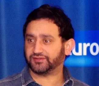 CYRIL HANOUNA LANCE UN CHALLENGE