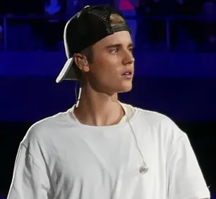 JUSTIN BIEBER ATTAQUÉ EN JUSTICE PAR LE GROUPE JUSTICE