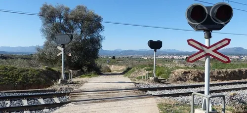 Maine-et-Loire : un camion fonce sur un passage à niveau