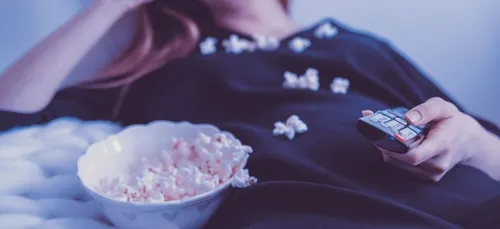 Job de rêve : 3000 euros par mois pour regarder des séries ! (Vidéo)
