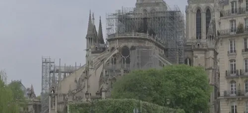Après l'incendie, Notre-Dame de Paris toujours debout !