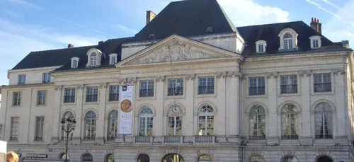 La CCI du Loiret vend aux enchères son mobilier avant de déménager