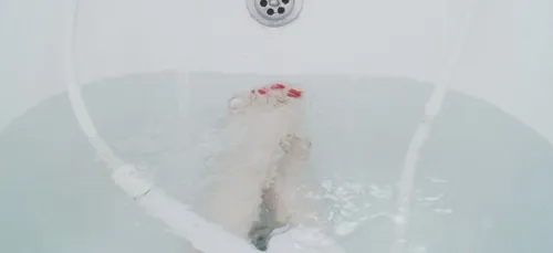 Une instagrameuse fait fureur en mettant en vente...l'eau sale de...